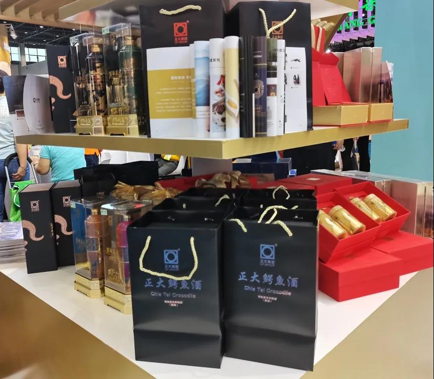 正大鳄鱼胆酒,由鳄鱼胆荟萃精华元素,辅以红枣,枸杞,葛根等名品配方